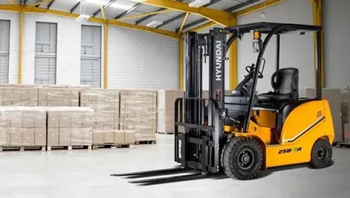 HYUNDAI 20B-7 Forklift Truck Specification and Features