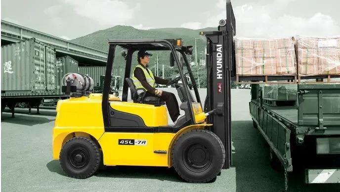 HYUNDAI 45L-7A Forklift Truck Specification and Features